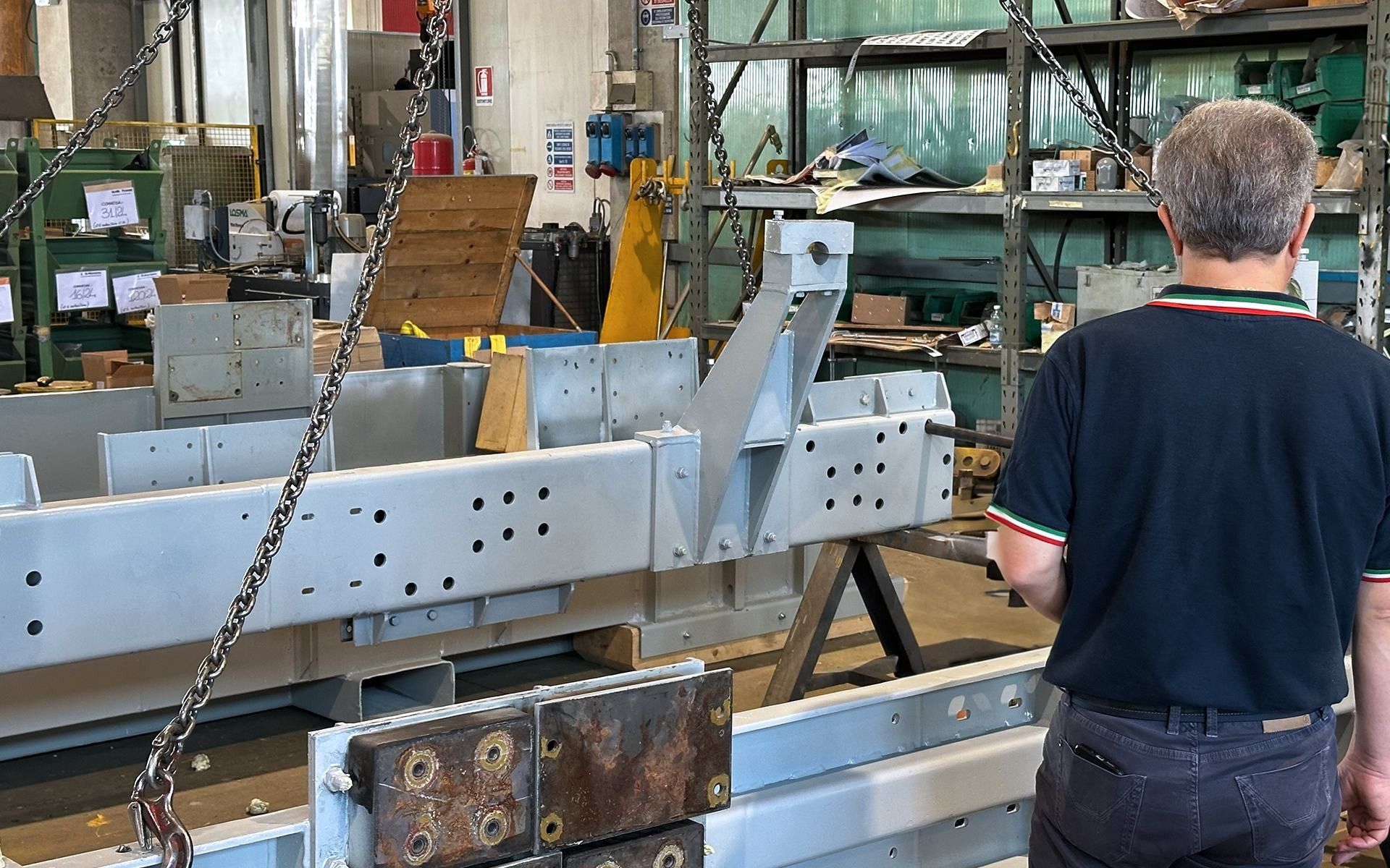 Officina Fratelli Bertoni con componenti in acciaio zincato